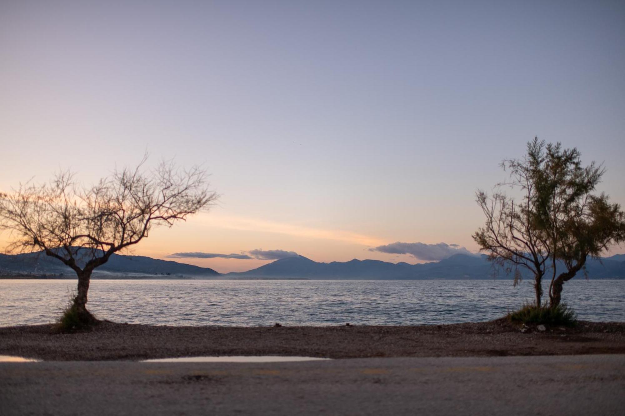House By The Sea Villa Aigio Exteriör bild