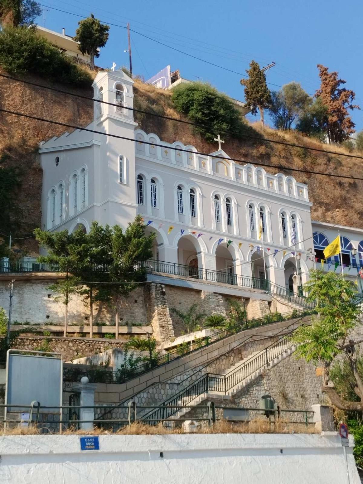 House By The Sea Villa Aigio Exteriör bild
